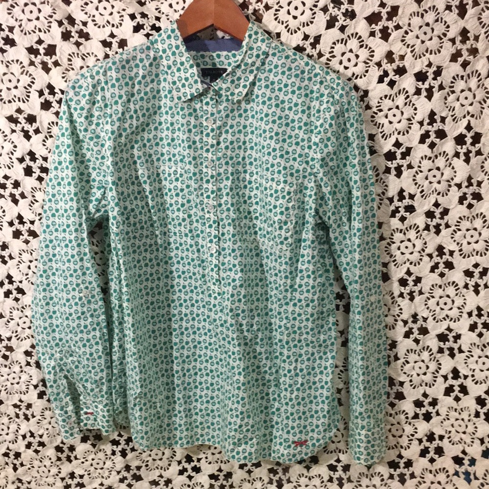 Women’s shirt